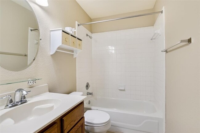 Building Photo - 1301 Canna Lily Ln