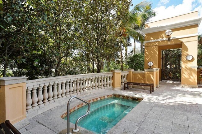Building Photo - 750 N Tamiami Trl