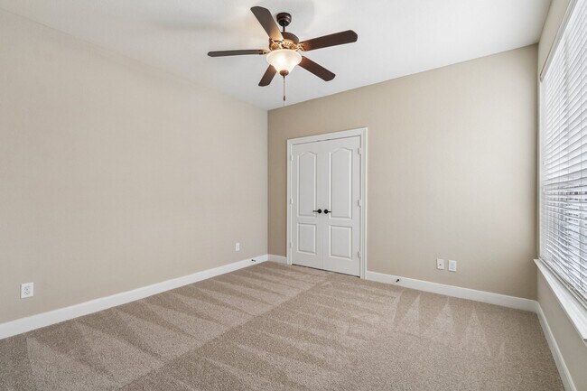 Building Photo - 15 Verdin Pl