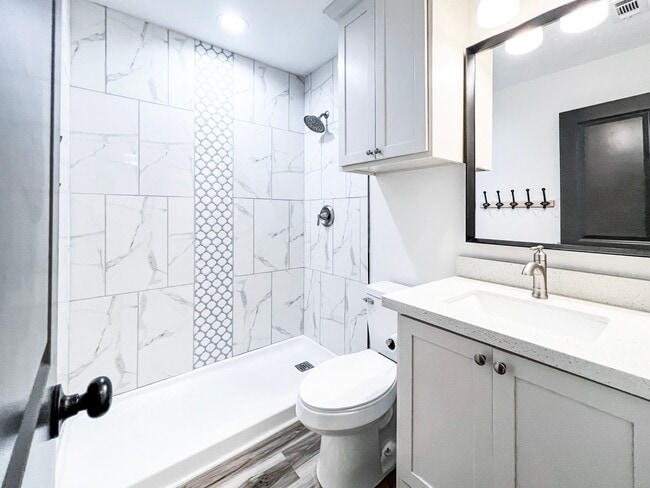 Building Photo - 2001 N Fm