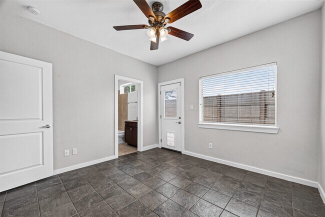 Building Photo - 2352 Sperber Ln