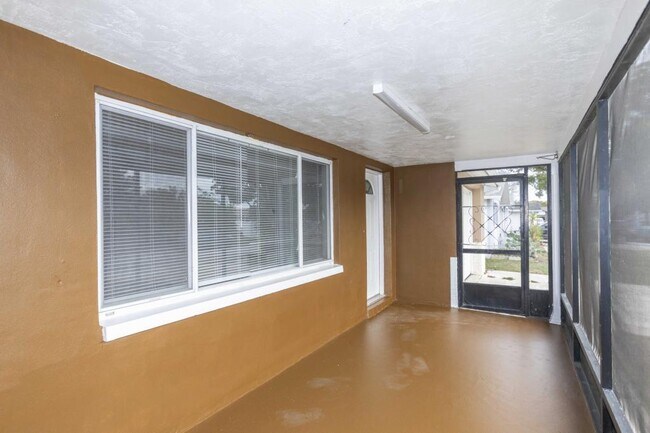 Building Photo - 6149 2nd Ave