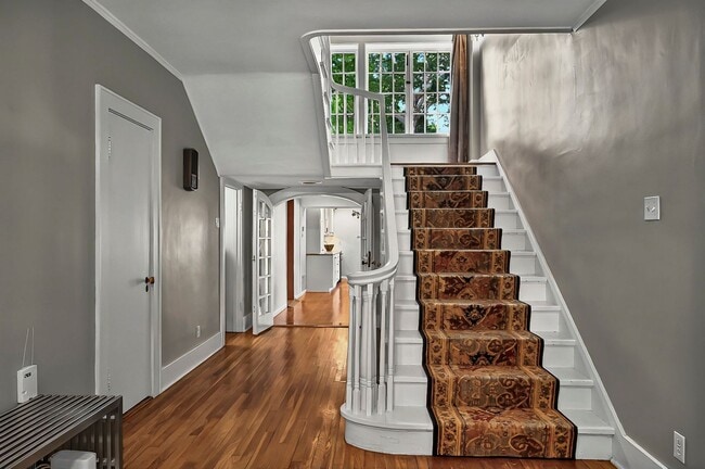 Building Photo - Move In Ready! 5 bedroom 3.5 bath near Was...