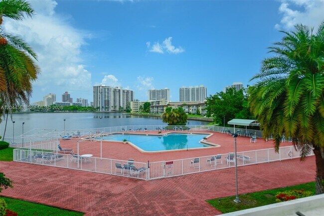 Building Photo - 2851 Leonard Dr
