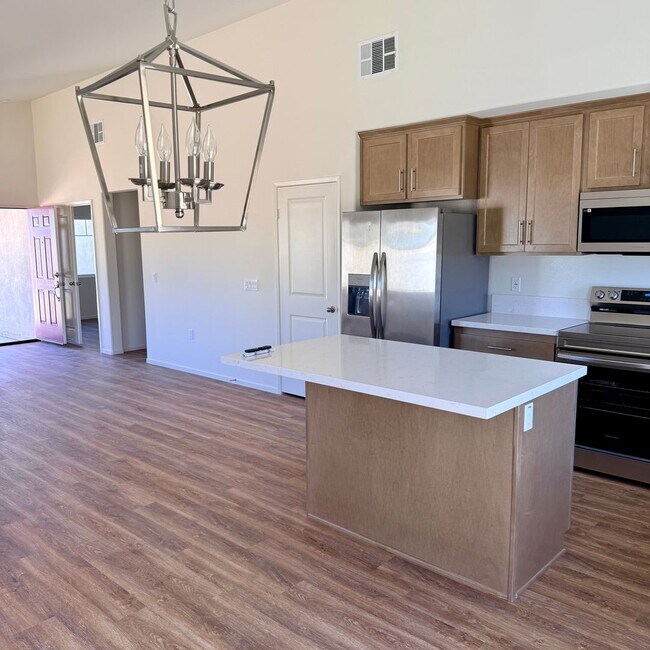 Building Photo - BRAND NEW 4 BEDROOM ADELANTO HOME