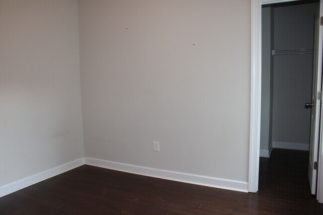 Building Photo - 241 Vinewood Pl