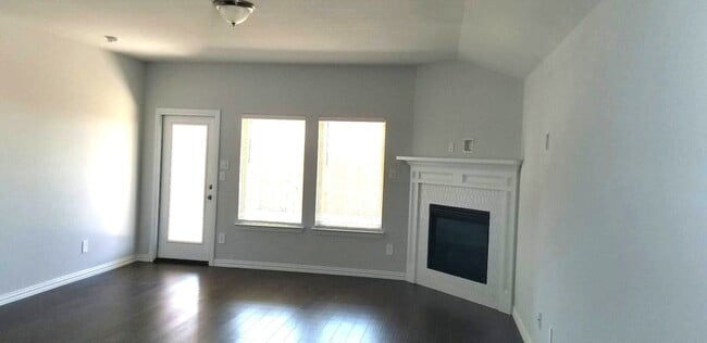 Building Photo - 5109 Woodglen Dr