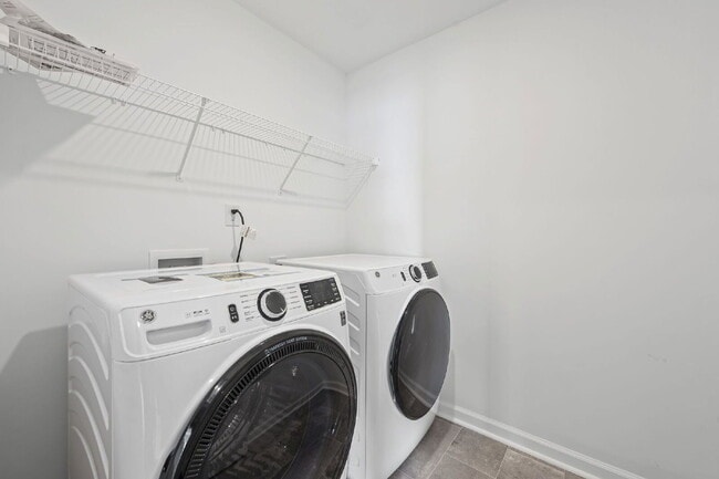 Building Photo - 2730 Harrison Dr