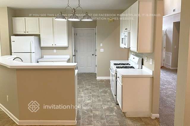 Building Photo - 9640 Eagles Landing Dr