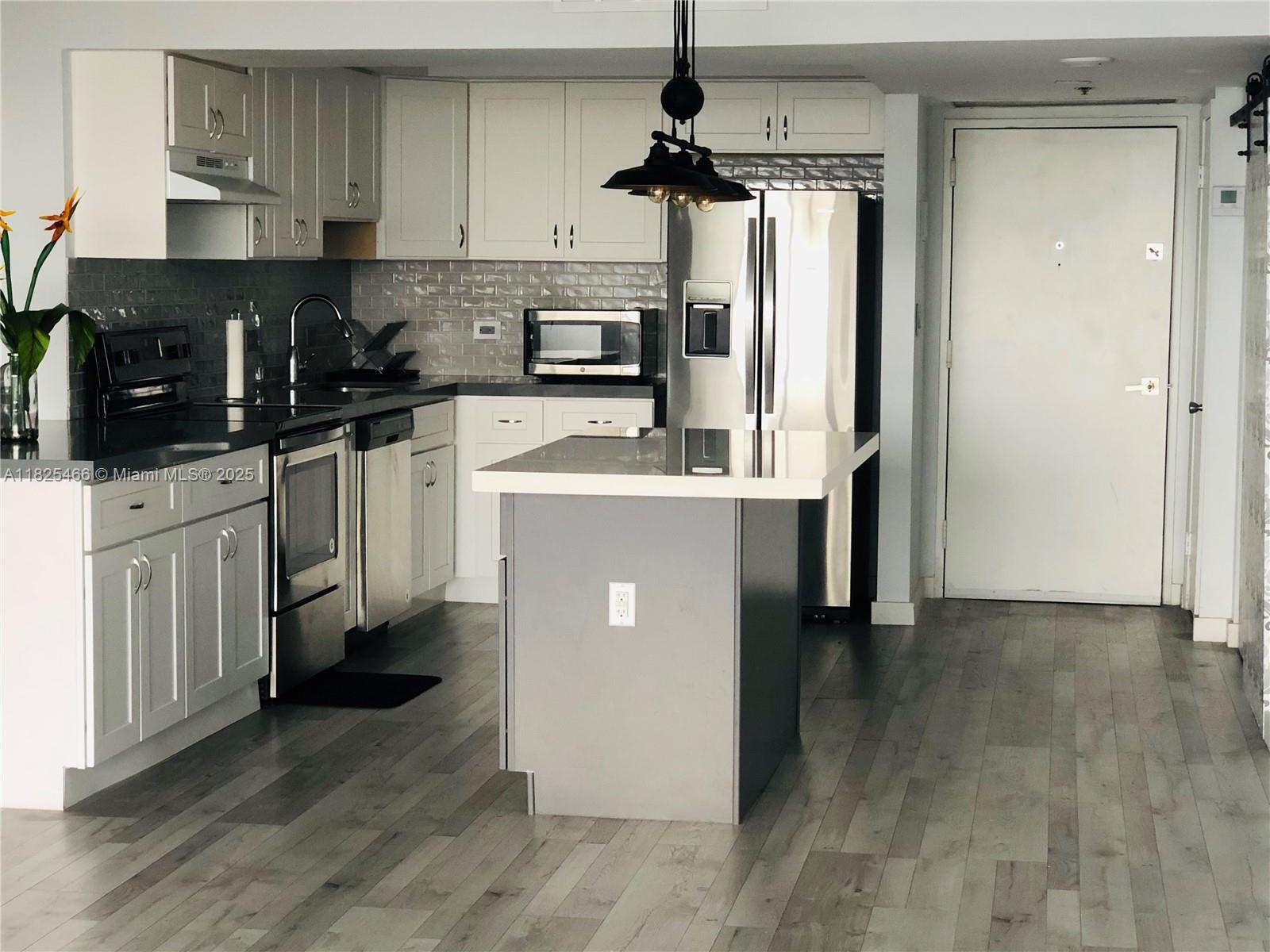 Building Photo - 20505 E Country Club Dr