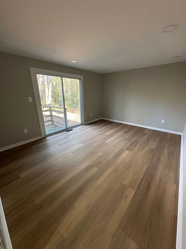 Building Photo - 4 bedroom 2.5 bath single family in Burlington Township