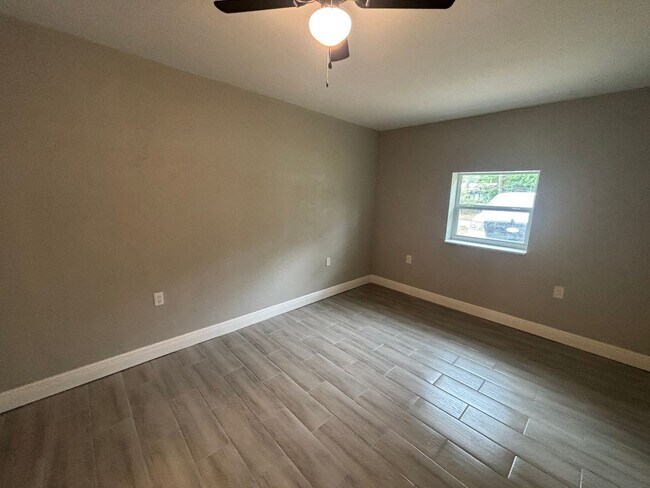 Building Photo - Newly renovated, WOW this will rent quick!