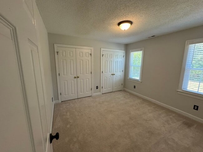 Building Photo - 1/2 off the first month!!
