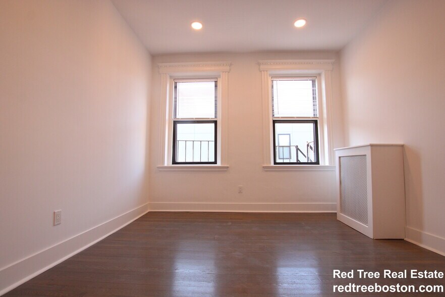 Building Photo - 11 Queensberry St