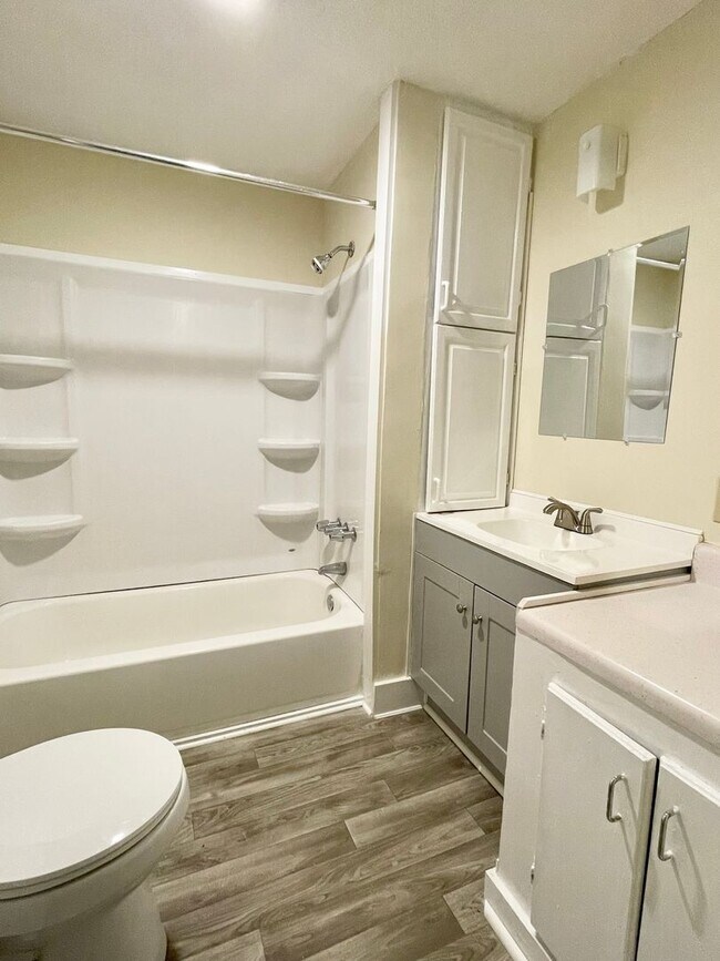 Building Photo - 3824 Lee Hills Dr