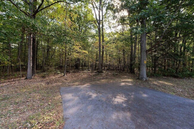 Building Photo - 826 Horsehead Rd