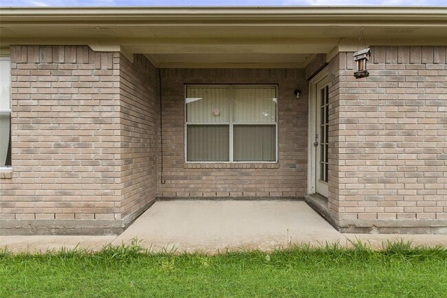 Building Photo - 2106 Ruffian Ln