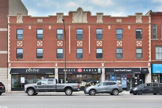 Building Photo - Wicker Park Huge 2 Bedroom Loft With Soaring Ceilings