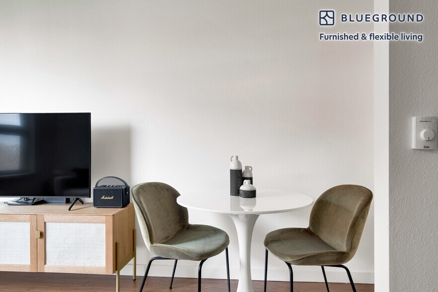 Building Photo - 330 3rd Ave W