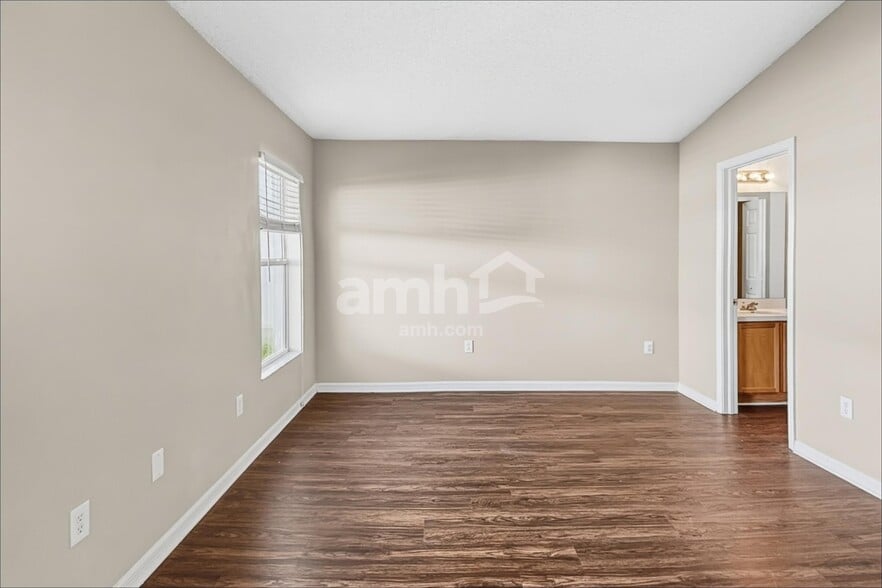 Building Photo - 11808 Lynmoor Dr