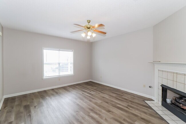 Building Photo - 784 Breeze Way