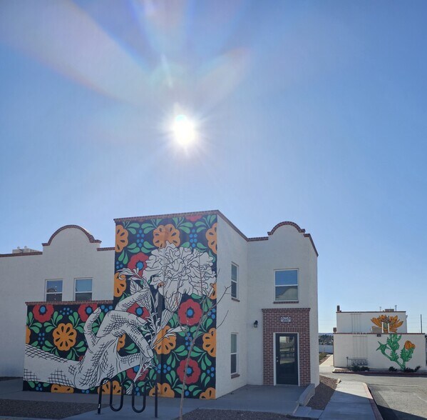 Primary Photo - Corona Del Valle Apartments