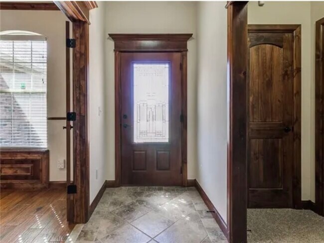 Building Photo - 8713 Mercato St