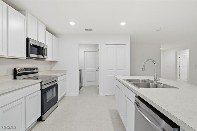 Building Photo - 3418 20th St SW