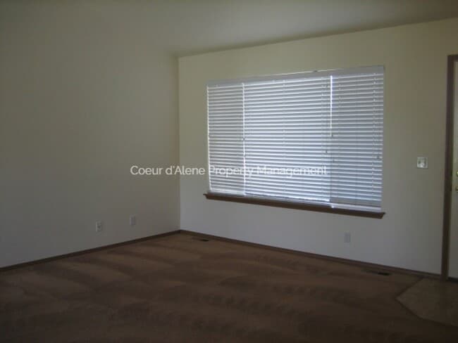 Building Photo - 3 bed house in Fieldstone!