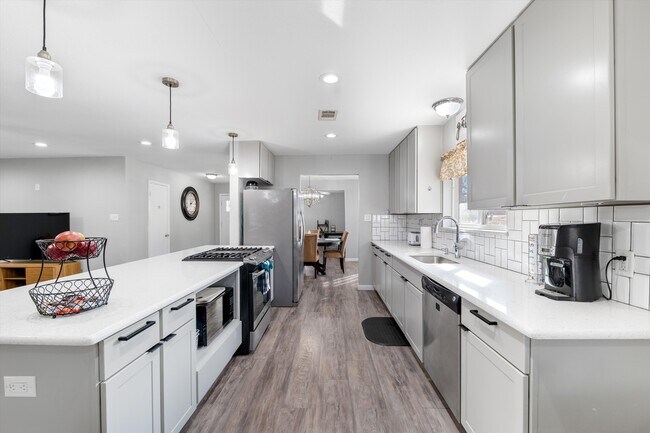 Building Photo - 2753 Larkspur Ln