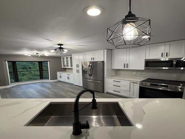 Building Photo - 9400 Doliver Dr