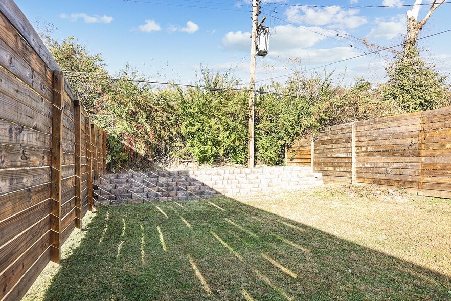 Building Photo - 5641 Cates Ave