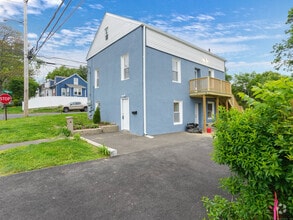 Building Photo - 86 Crane St