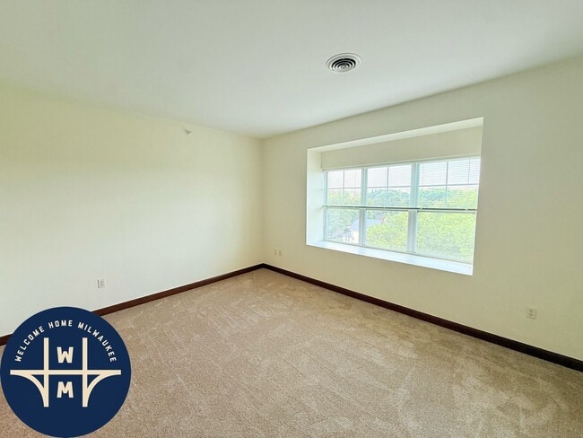Building Photo - 6330 W Greenfield Ave