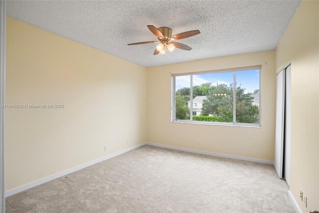 Building Photo - 8031 Sanibel Dr