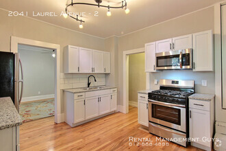 Building Photo - Updated Duplex Across from St. Thomas