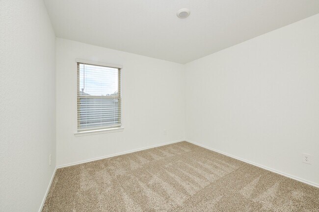 Building Photo - 16877 Short Pnes Dr