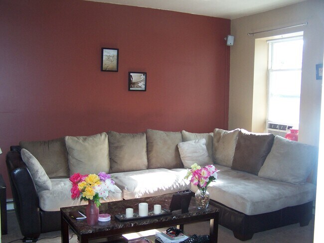 another LR view - 1089 River Rd