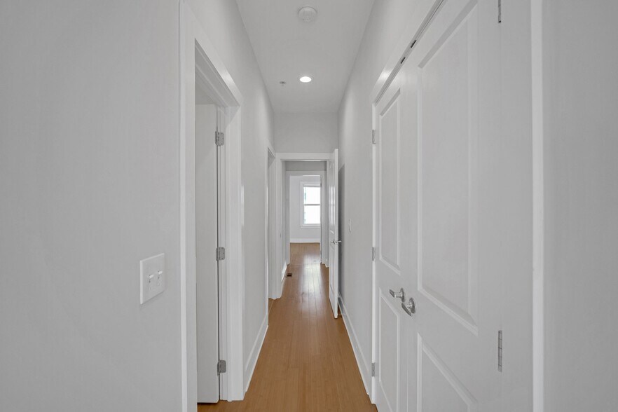 Building Photo - 515 N Budd St