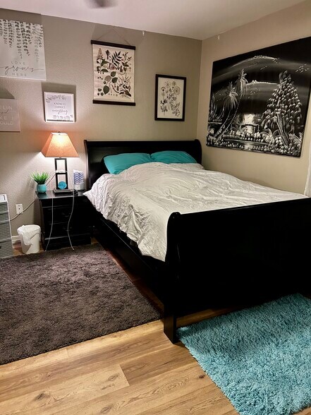 Building Photo - 1385 W University Ave