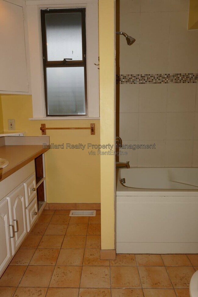 Building Photo - 509 N 70th St
