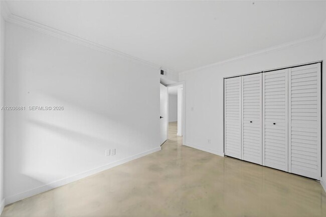 Building Photo - 265 SE 10th St