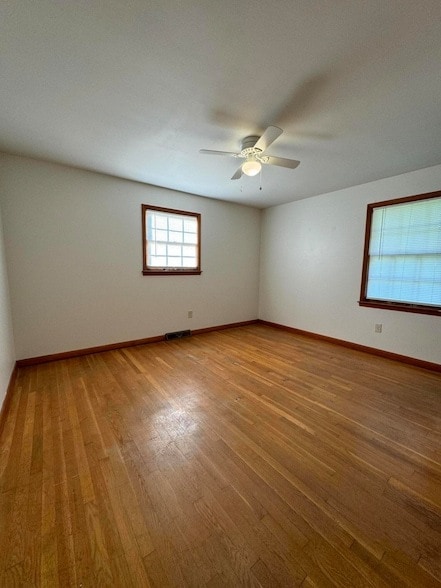 Building Photo - 4220 Oakridge Dr