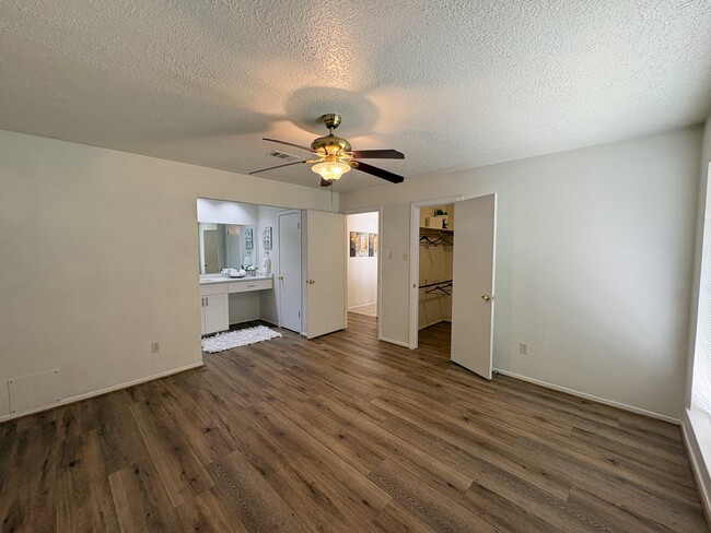 Building Photo - 4834 Bridgemont Ln