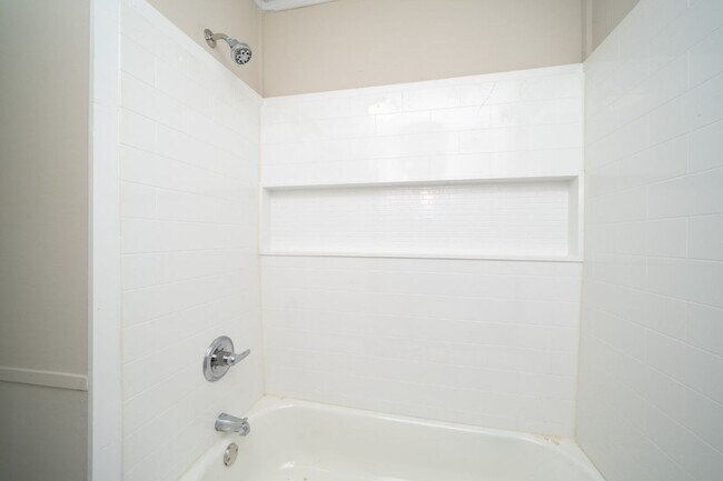 Building Photo - 1623 Holbrook Ave