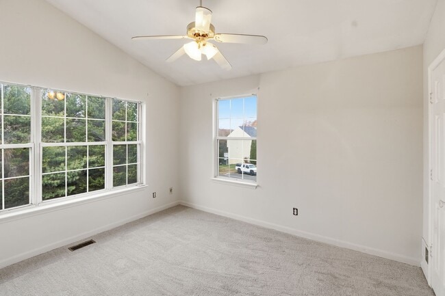 Building Photo - 15663 Viewpoint Cir