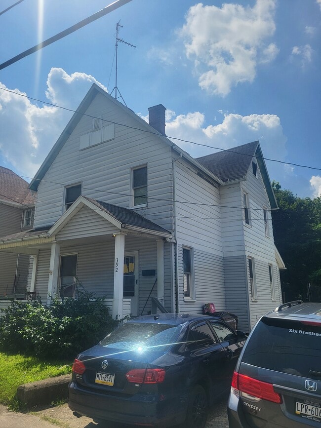 Building Photo - 392 Meek St