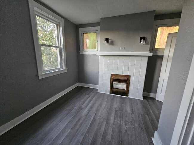 Building Photo - 2 Bedroom apartment for rent!  Located in ...