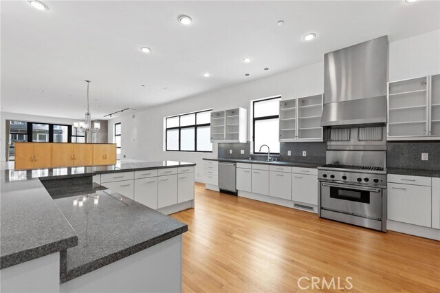 Building Photo - 129 20th St