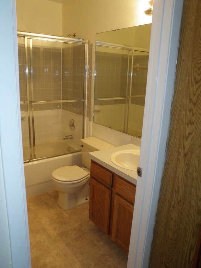 Building Photo - 862 Commonwealth Ct